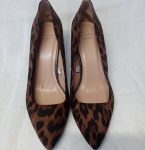 A NEW DAY Microsuede Pointed Toe Leopard Print Pumps Heels . Size 9.5 W